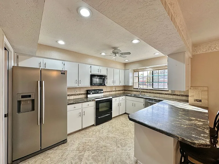1103 NW Willow Pl — Photo 8