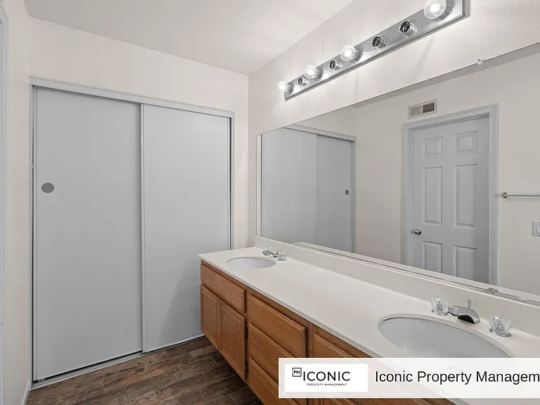 10806 Westonhill Dr — Photo 29