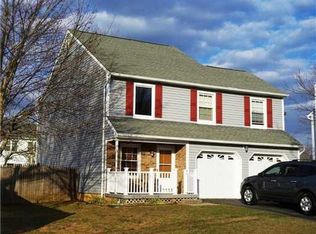 8 Woodview Dr, Old Bridge, NJ 08857