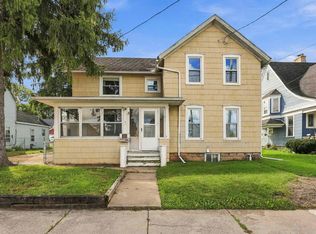 305 E 8th St, Kaukauna, WI 54130