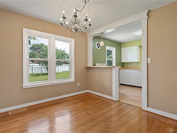 4th image of 212 Highland Ave