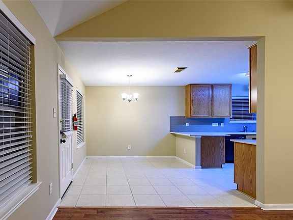 5th image of 2107 Mountshire Dr