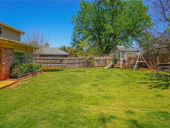 5th image of 320 Woodside Dr
