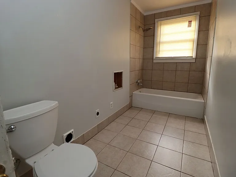 4910 Colonial Dr — Photo 13
