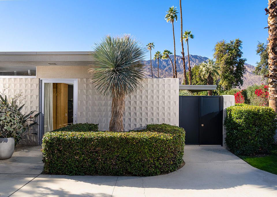 1st image of 170 Desert Lakes Dr