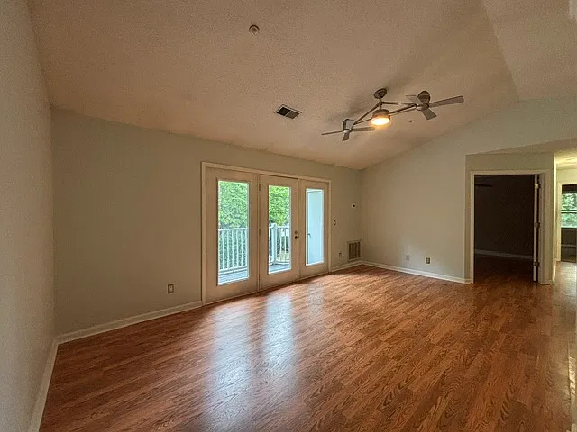 2 bed, 929 sqft, $1,200 — Photo 3