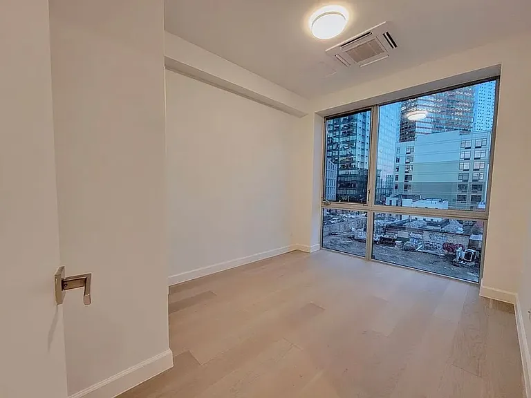 4244 Crescent St #5A — Photo 6