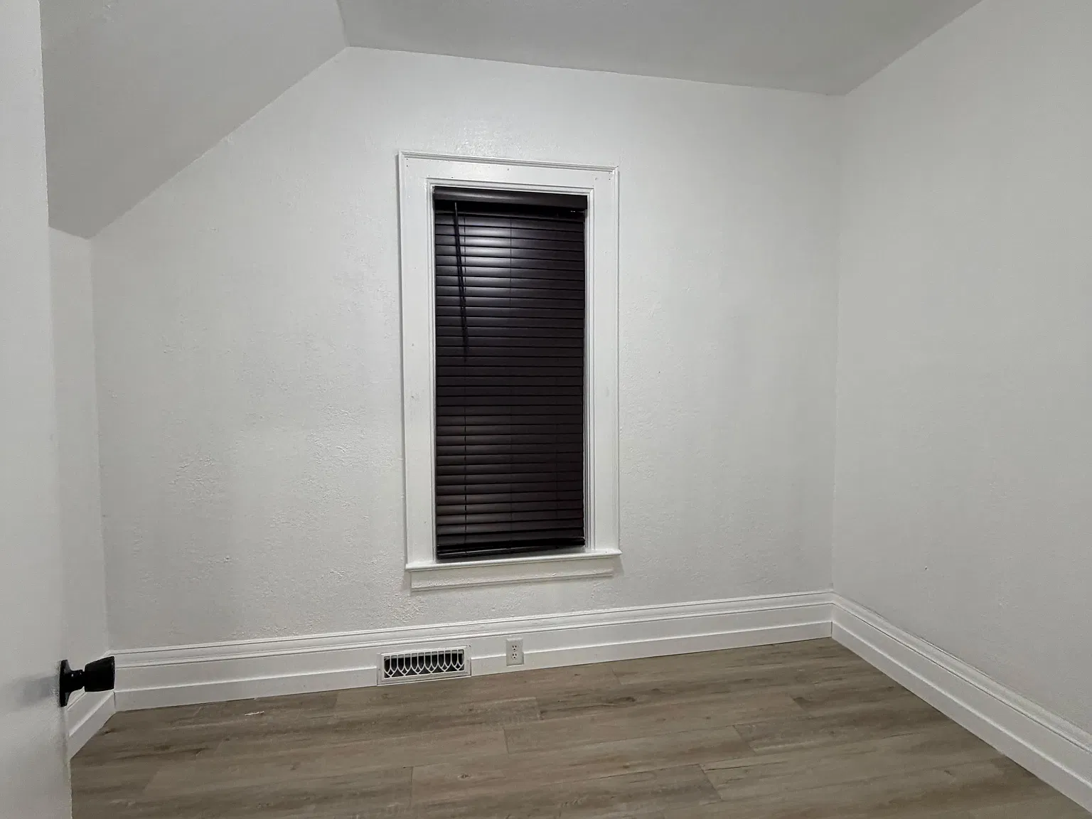 4 bed, $1,800 — Photo 1