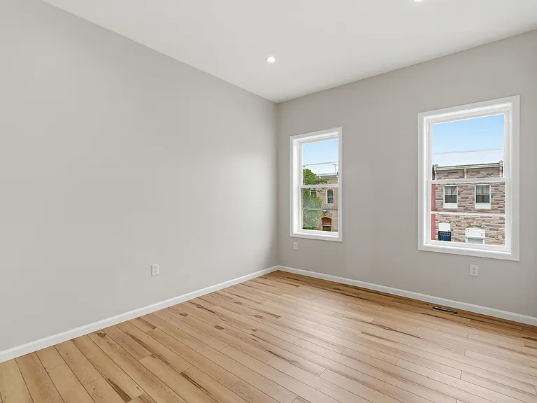 2427 Ashland Ave — Photo 9
