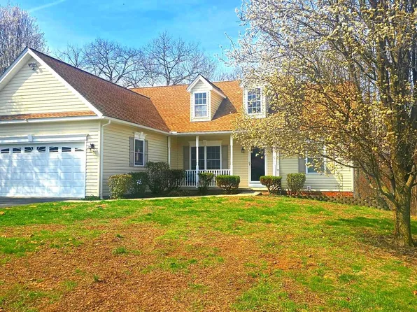 22 Lure Ct, Inwood, WV 25428