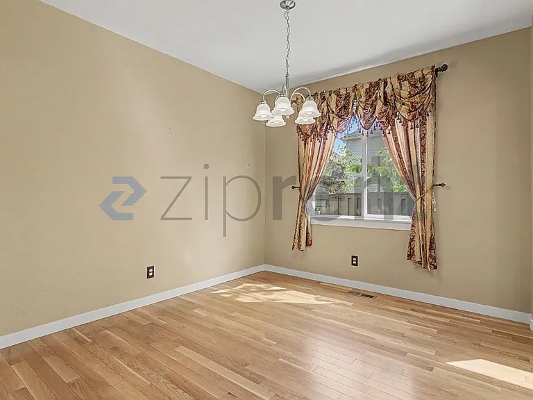 132 NE 63rd Ave — Photo 14