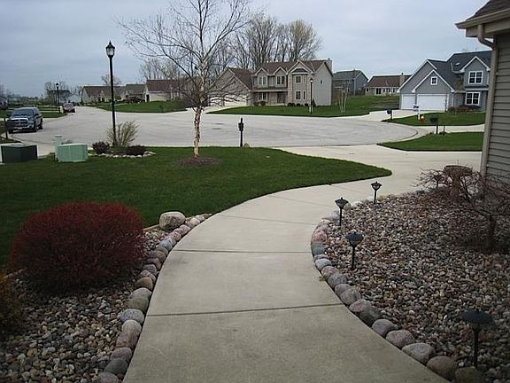 3rd image of 10887 S Christina Ct