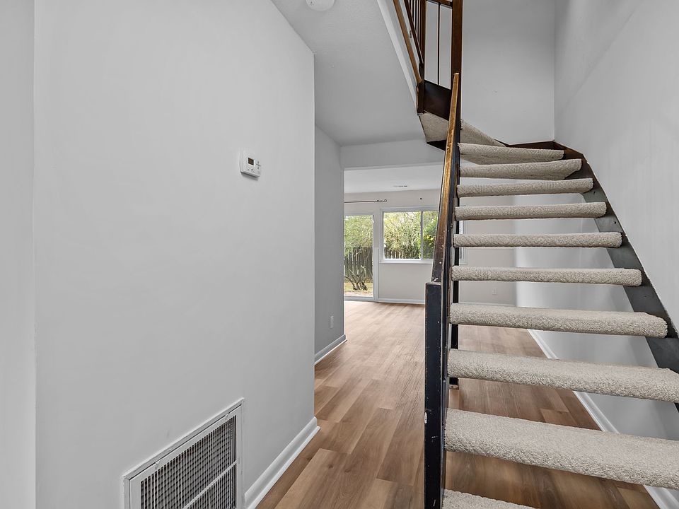 220 Elizabeth street is a great place to call home in Chapel Hill! two large bedrooms with private bath on each