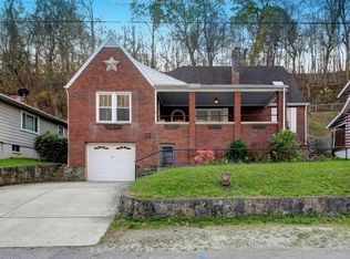 933 Woodhaven Dr, Charleston, WV