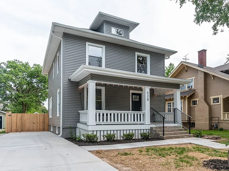 528 E Normal St — Photo 2