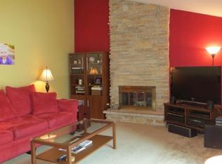 W135S6985 Hale Park Dr, Muskego, WI 53150