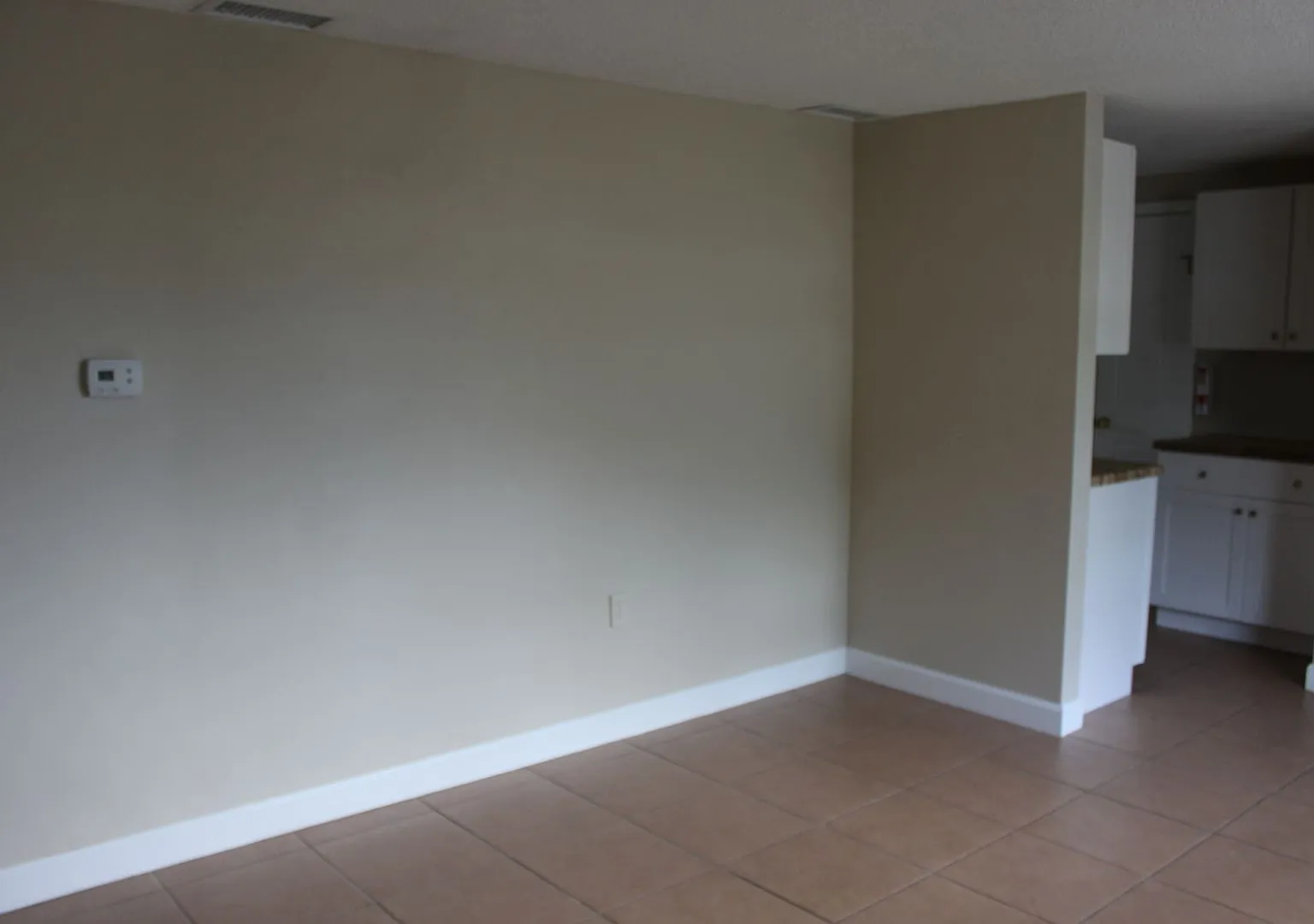 2 Bedroom 1 Bath Utilities included — Photo 2