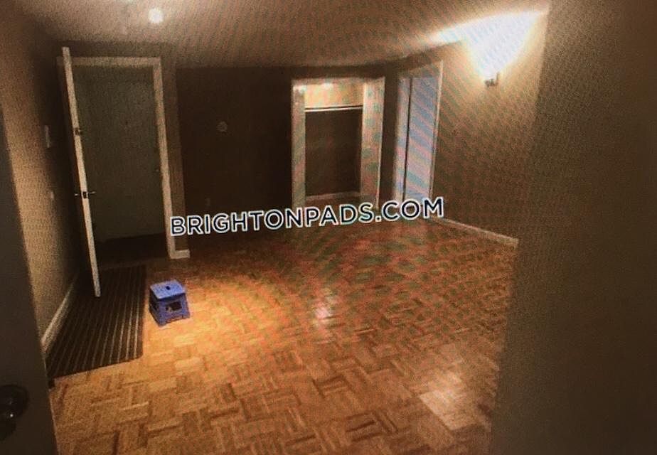 2nd image of 36 Kinross Rd #A