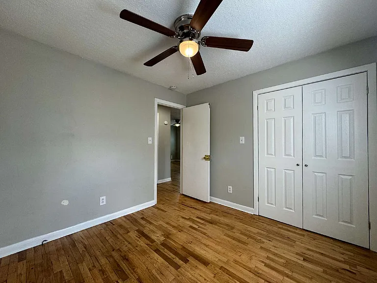 405 Laura Ct — Photo 7