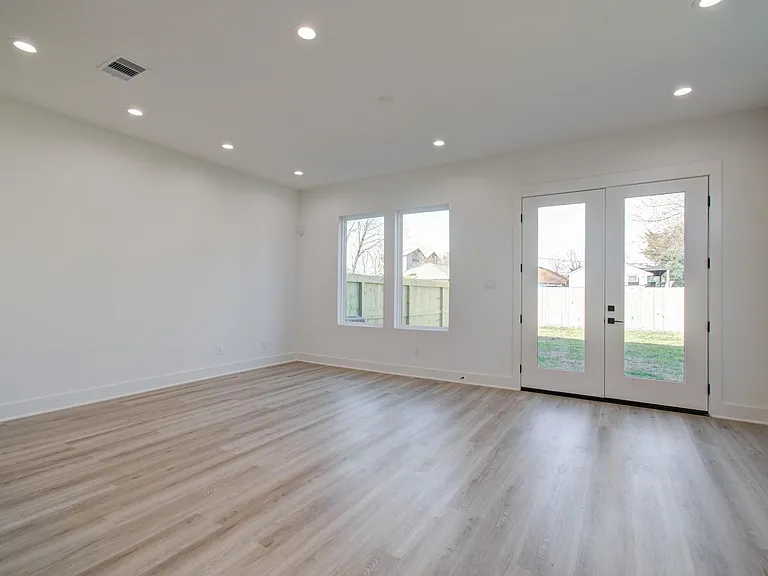 4425 Providence St — Photo 9