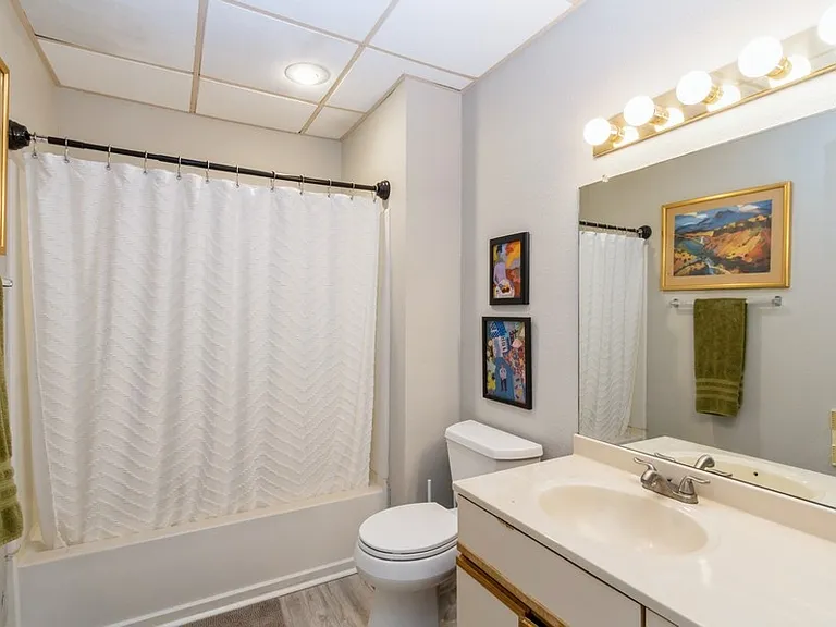 308 W 8th St #1 — Photo 36