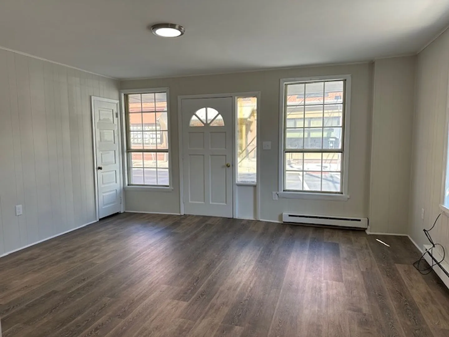 Newport School District 1st Floor 1 Bedroom 1 Bathroom Apartment For Rent. — Photo 4