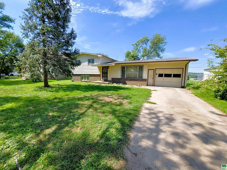 1011 Elm St, Correctionville, IA 51016 Zillow