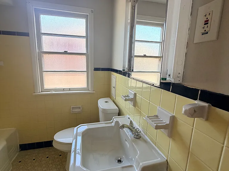 2307 Noble Rd #2 — Photo 11