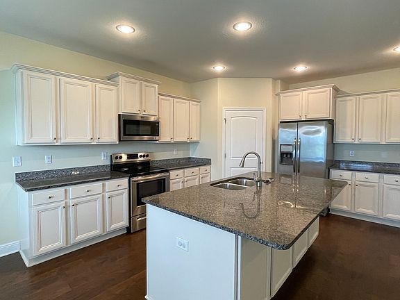 3rd image of 109 S Shoreview Dr