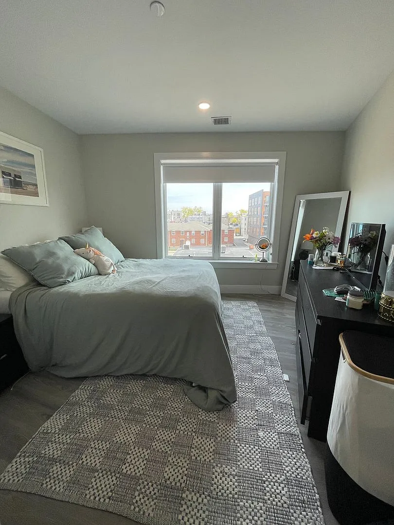 Modern 2-Bed in Southie with Central AC, In-Unit Laundry, and No Fee — Photo 4