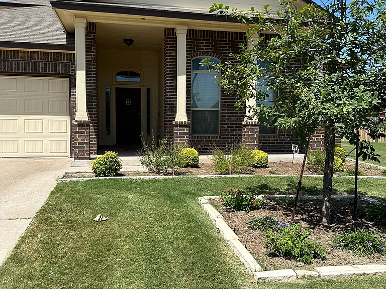5301 Flatiron Dr — Photo 3