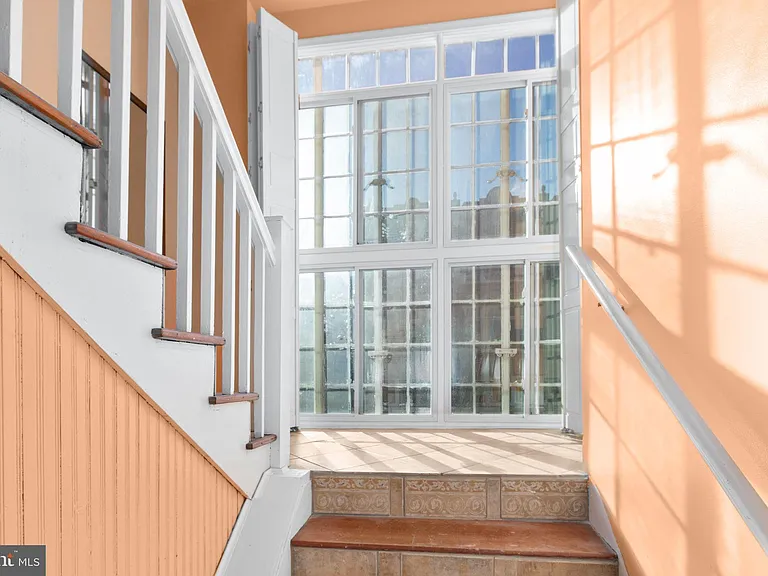 809 Caroline St #301 — Photo 4