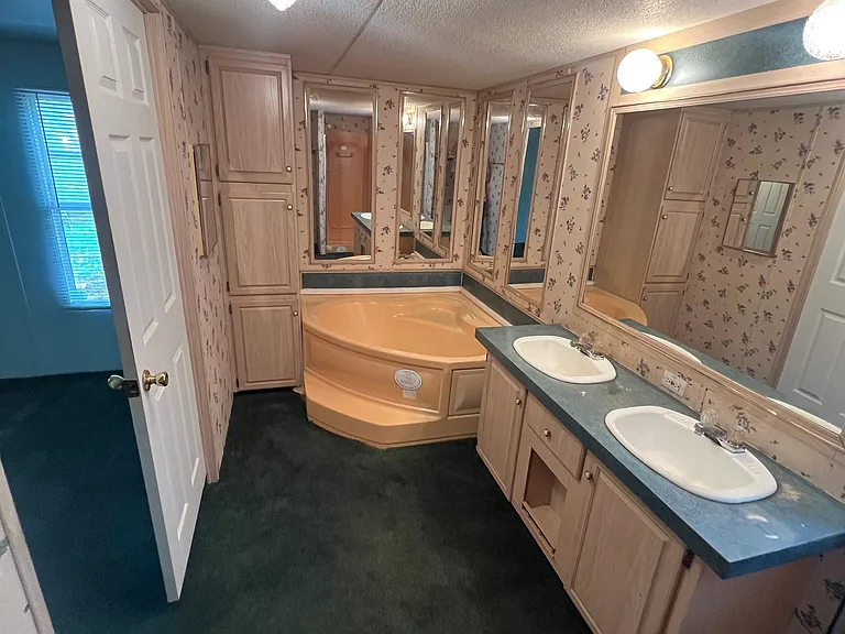 2025 Crestview Ct — Photo 23