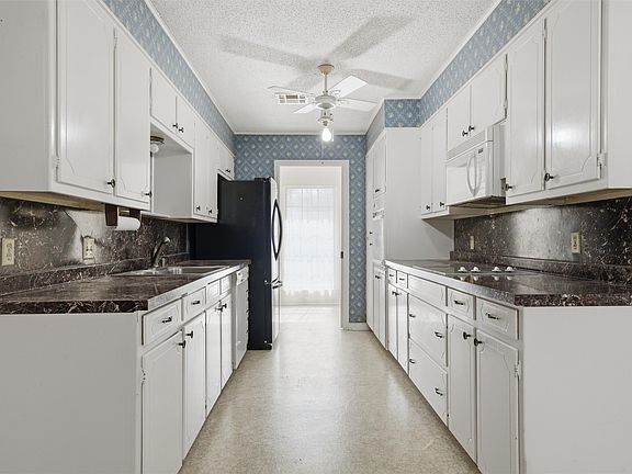 4th image of 9321 Tree Lake Dr