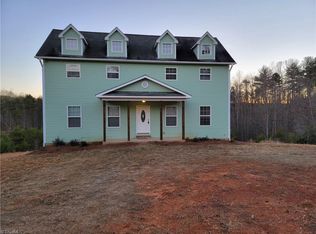 243 Hunter Ridge Ln, Ararat, NC 27007
