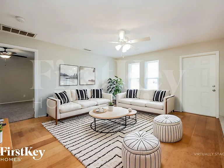727 SE 9th Pl — Photo 4