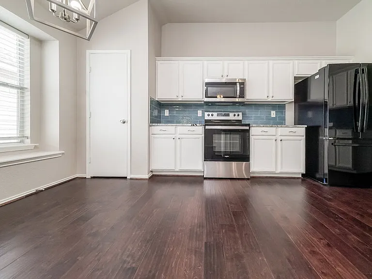 1005 Fort Apache Dr — Photo 7