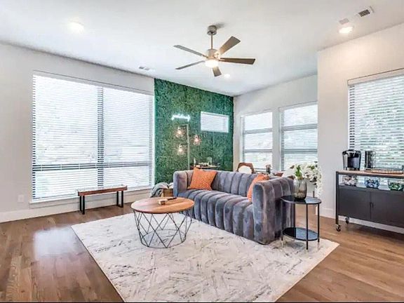 3rd image of 4427 Viburnum Dr