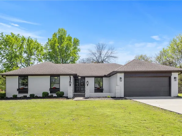 1301 E Rolling Hills Dr, Fayetteville, AR 72703