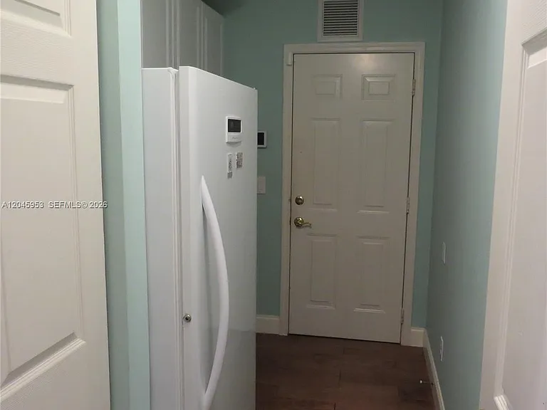 542 N Cypress Dr — Photo 9