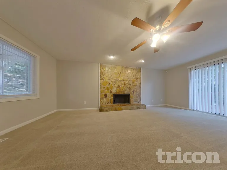 6640 Valley Hill Dr SW — Photo 2