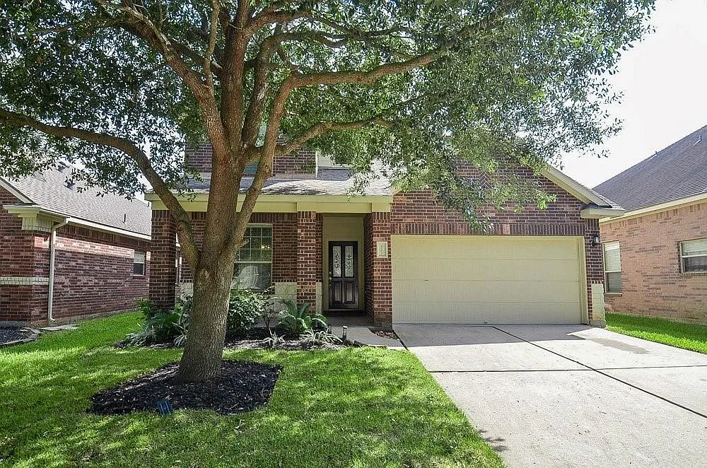 4 bed, 2.5 bath, 2235 sqft, $2,200 — Photo 1
