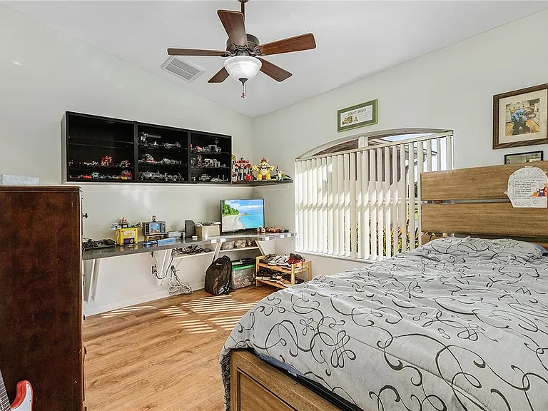 810 SW 10th Pl — Photo 10