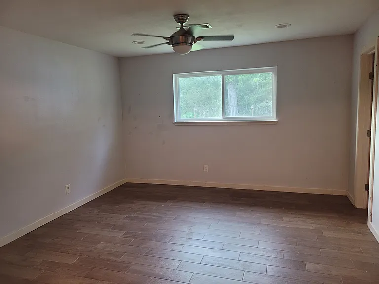 9819 Forest Hollow Dr — Photo 17