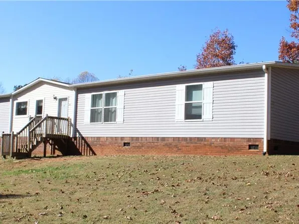 235 Hunter Ridge Ln, Lowgap, NC 27007