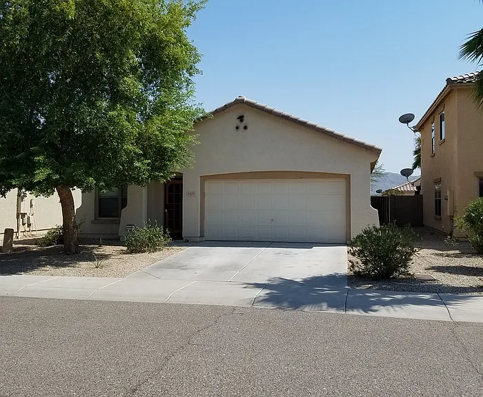 2415 W Mobile Ln — Photo 1
