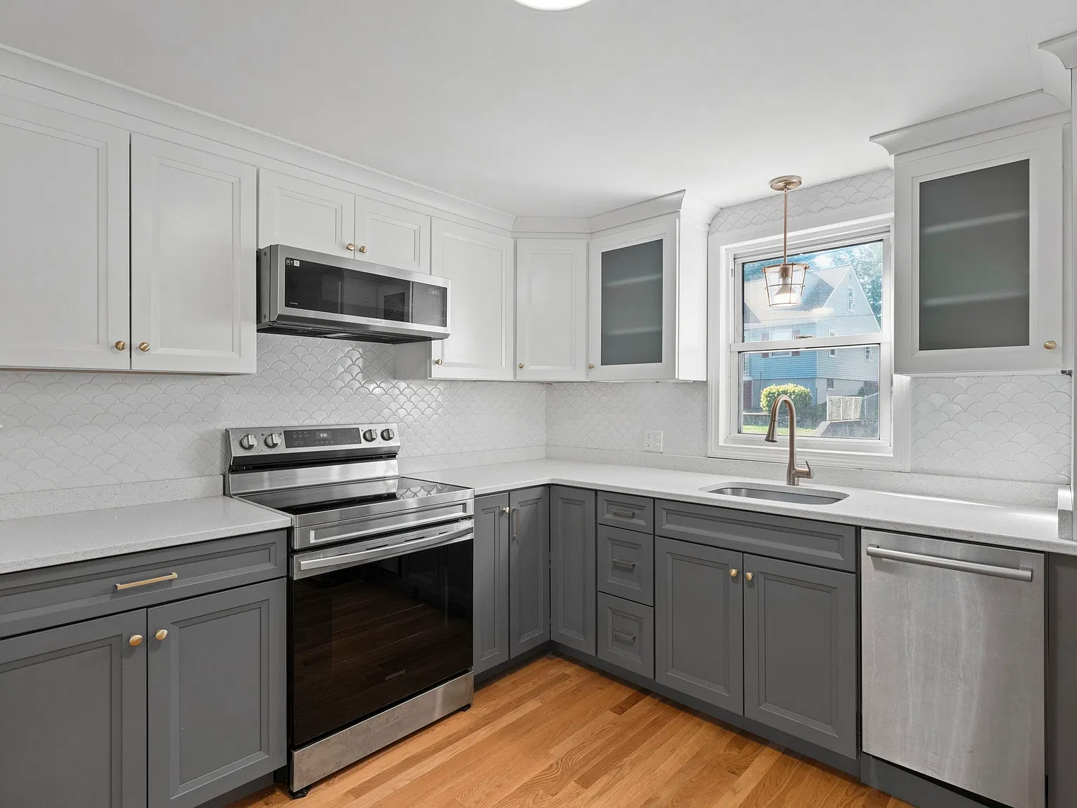 3 bed, 1386 sqft, $3,700 — Photo 2