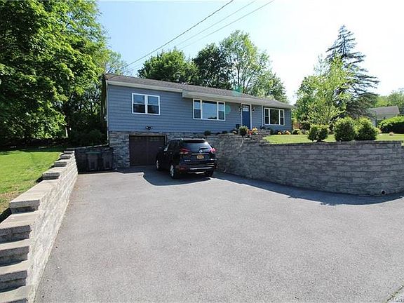 3rd image of 3 Elizabeth Ln