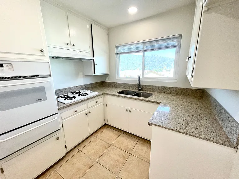 FOOTHILL VILLAGE — Photo 10