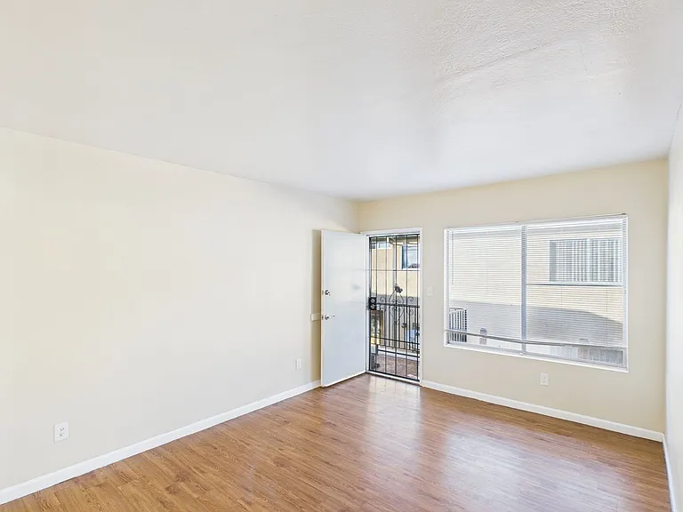 4055 Van Dyke Ave — Photo 15